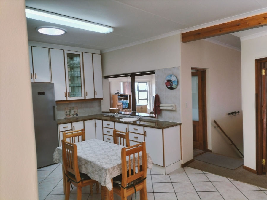 6 Bedroom Property for Sale in Grootbrakhoogte Western Cape